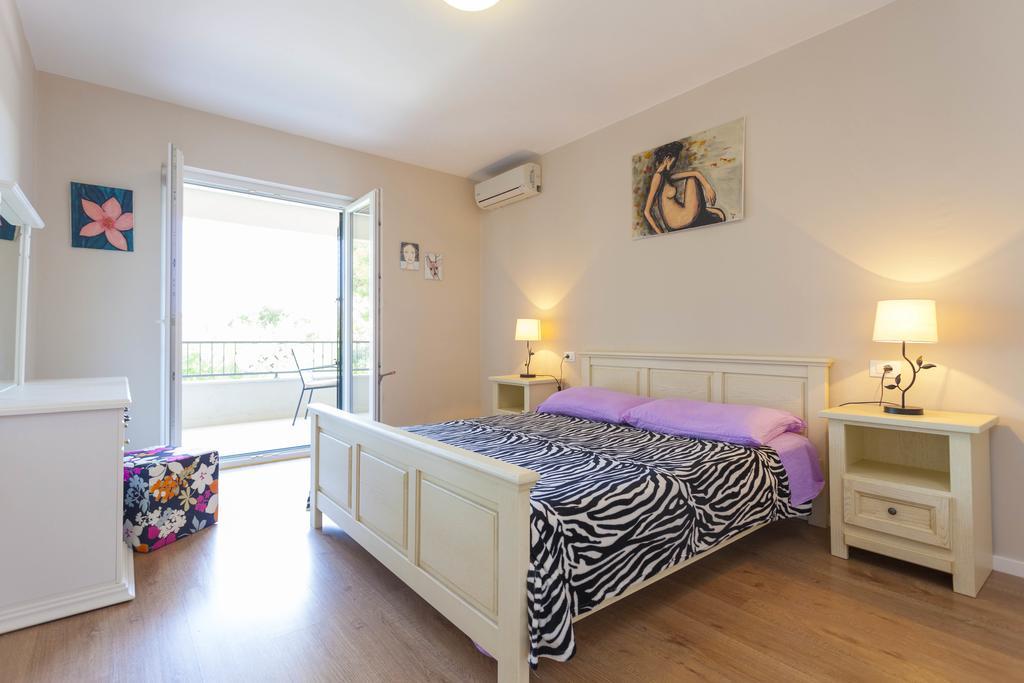 Meri Apartments - Puharic Makarska Habitación foto